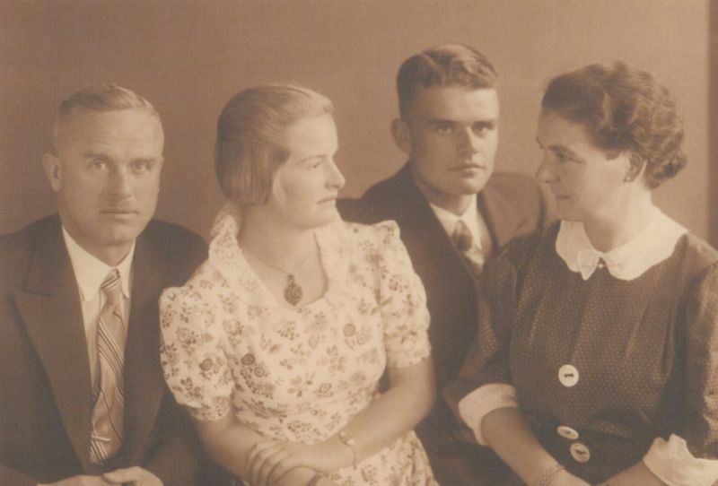 1937 mit Familie
